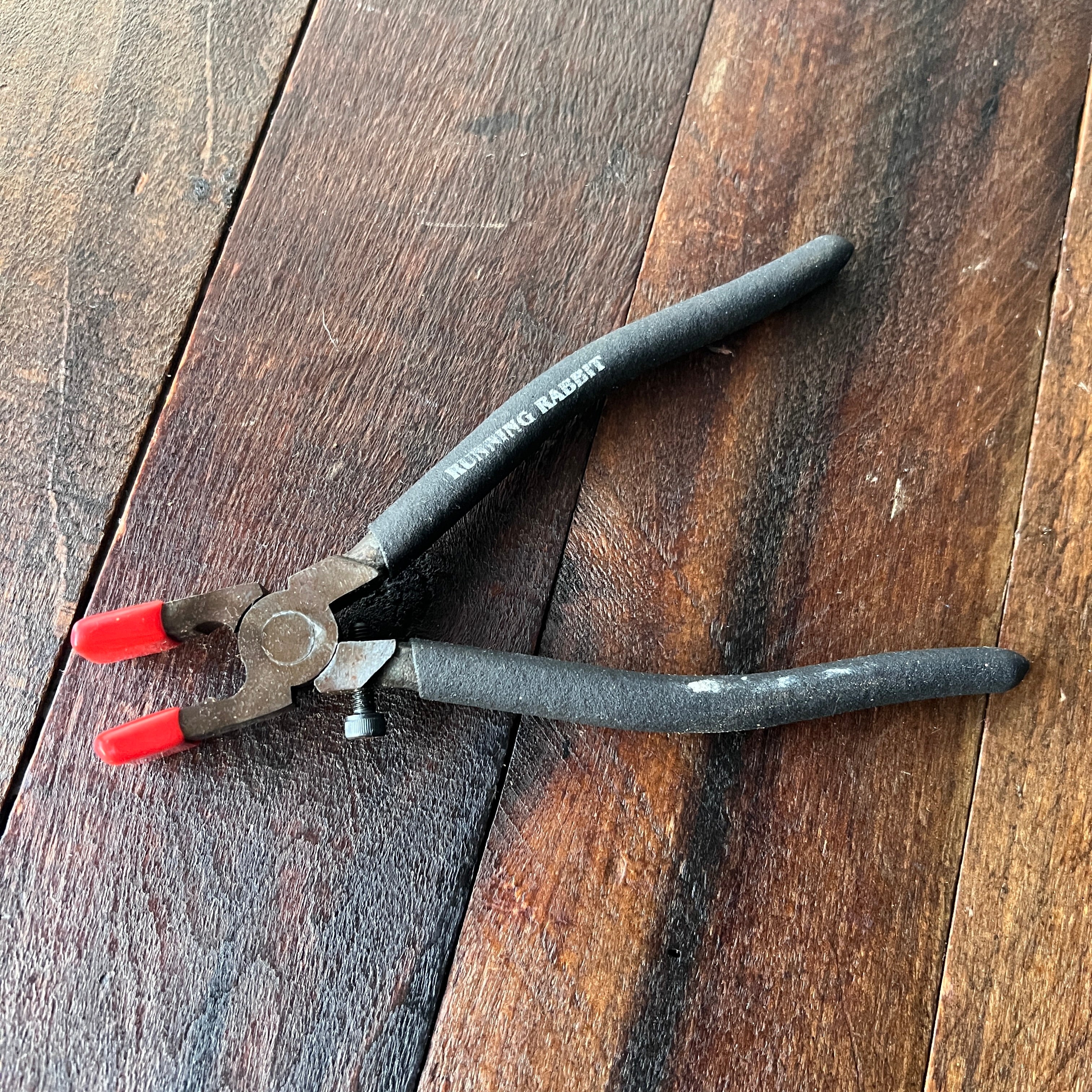 Running Rabbit Running Rabbit Glass Running Pliers Gear Up