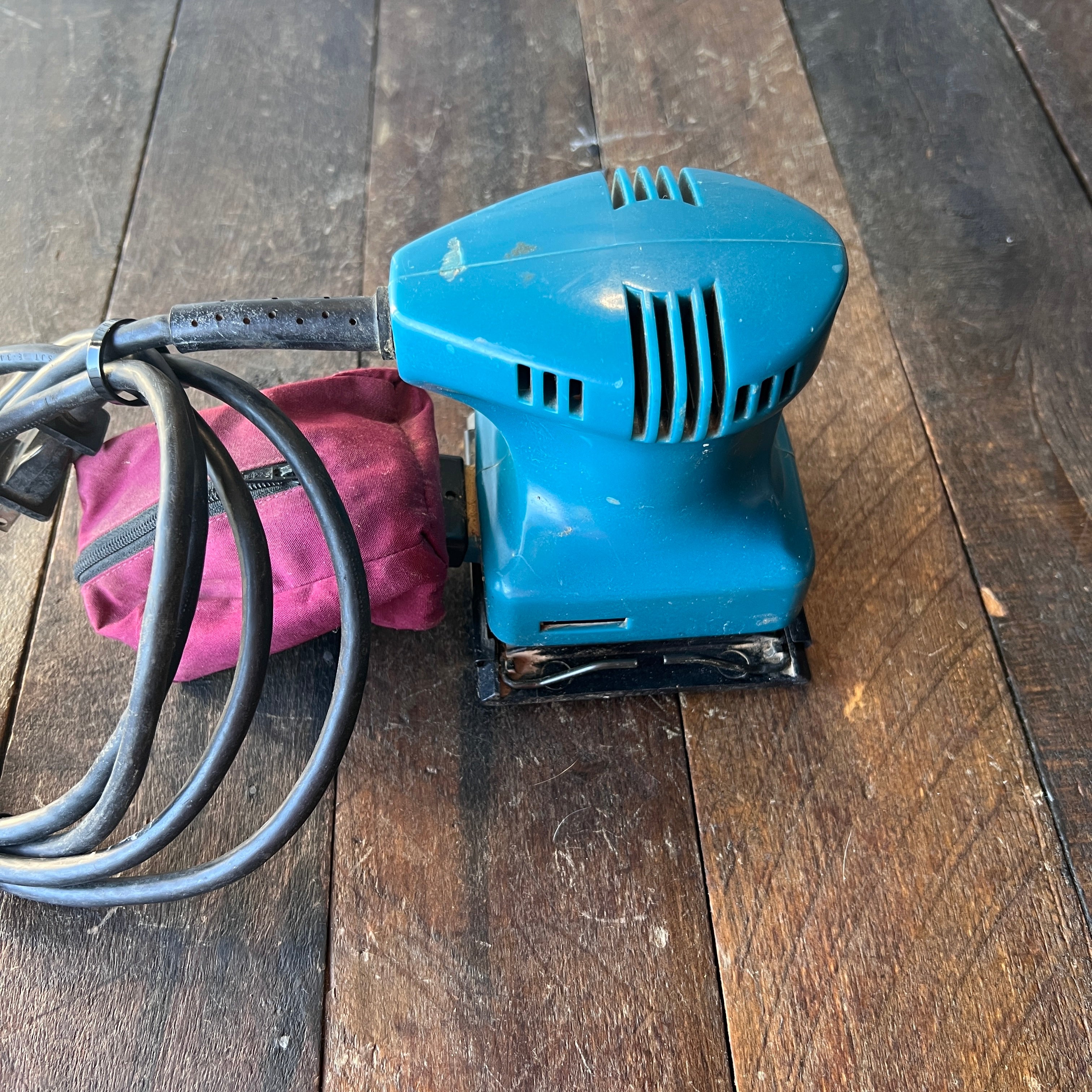 Makita Makita BO4550 1/4 Sheet Finishing Sander Gear Up