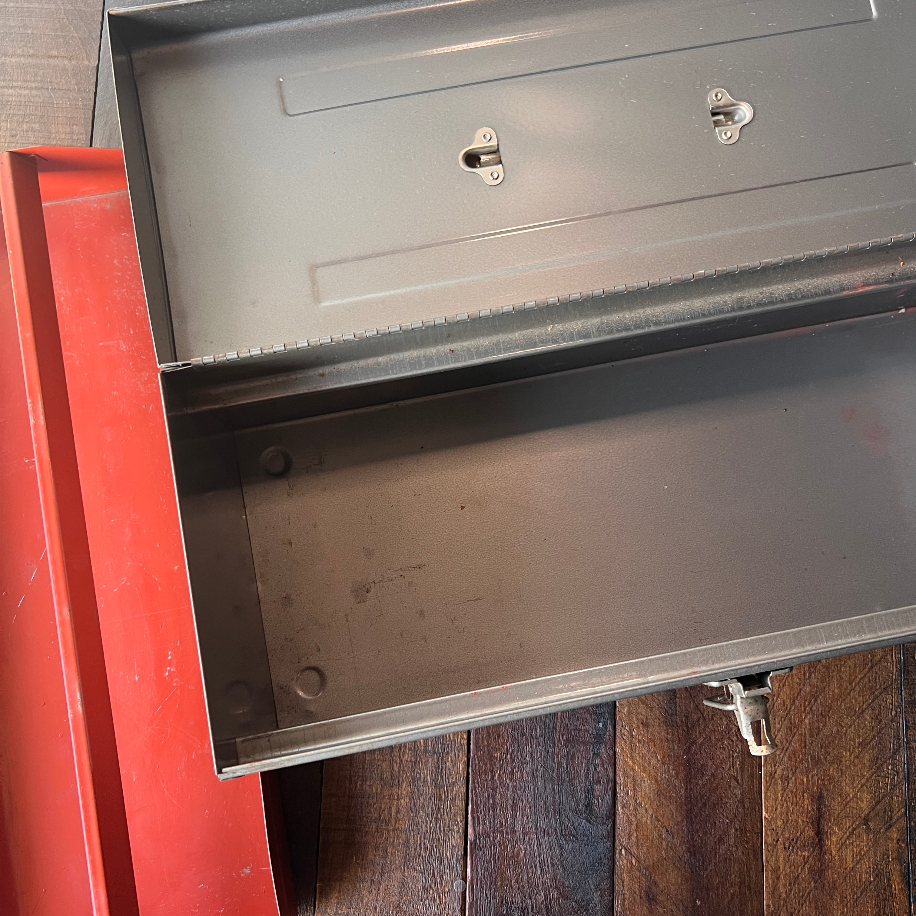 Vermont American Vermont American 22 Inch Metal Tool Box #22 Gear Up