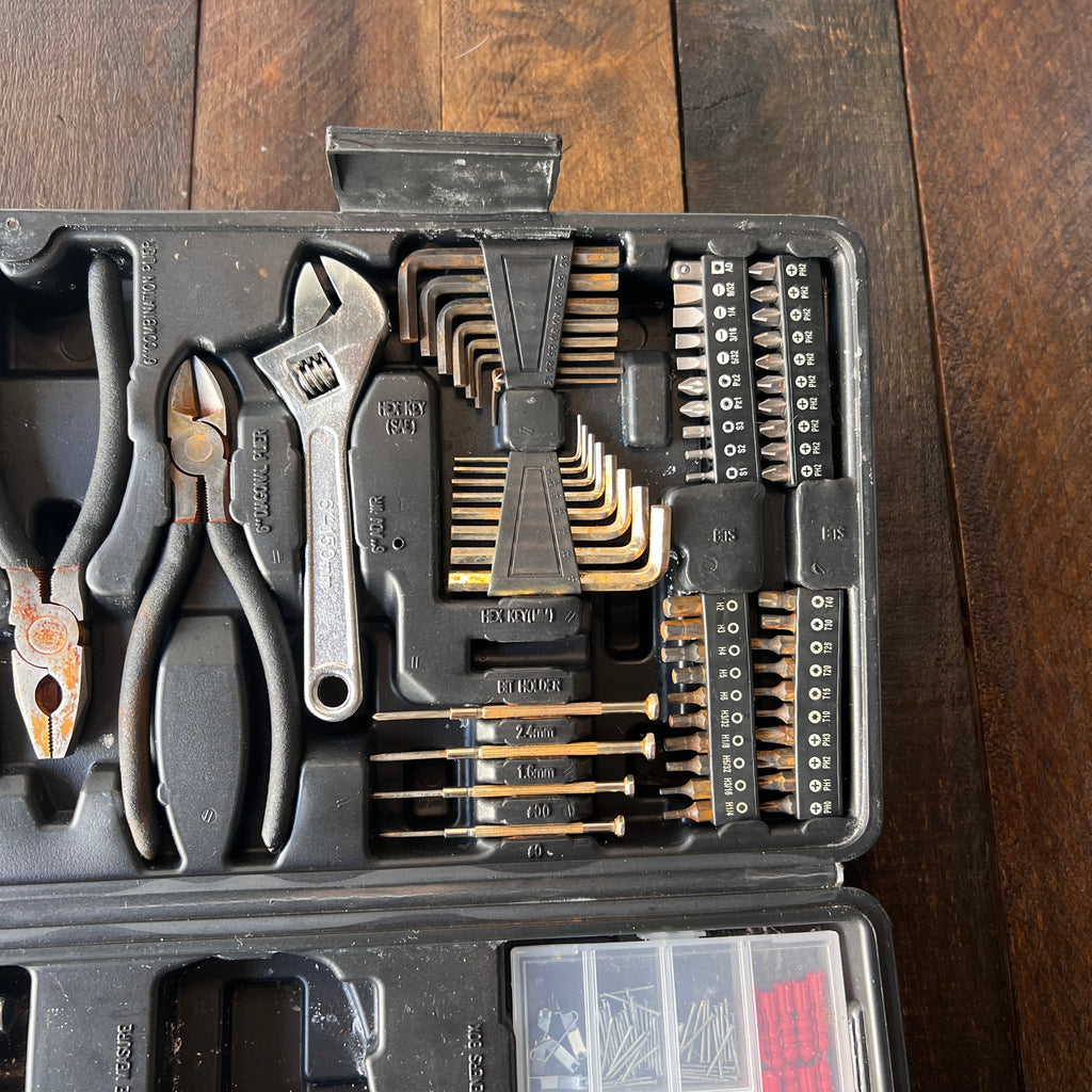 Grizzly Bear Grizzly Bear Partial Hand Tool Kit with Case Gear Up