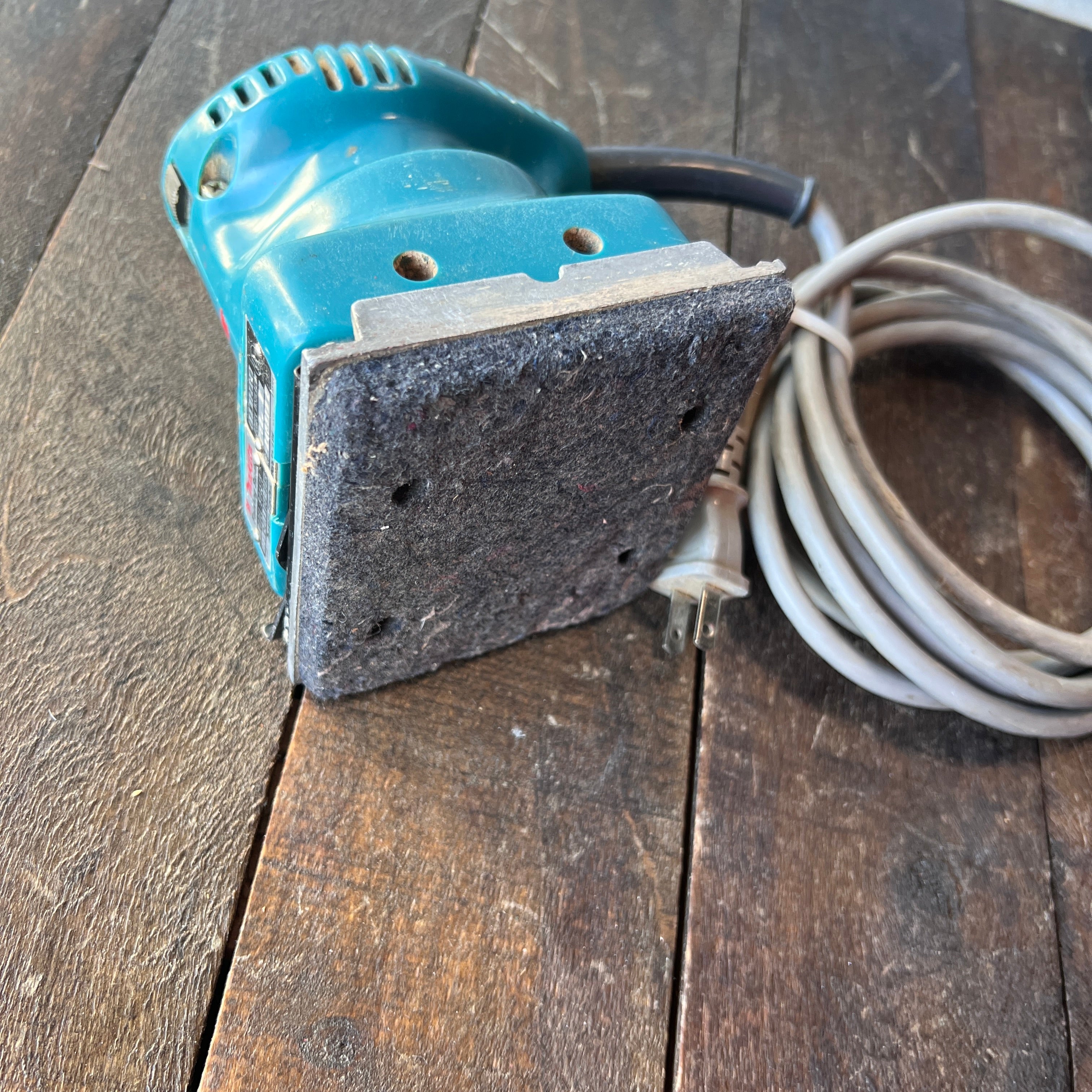 Makita Makita BO4510 1/4 Sheet Finishing Sander Gear Up