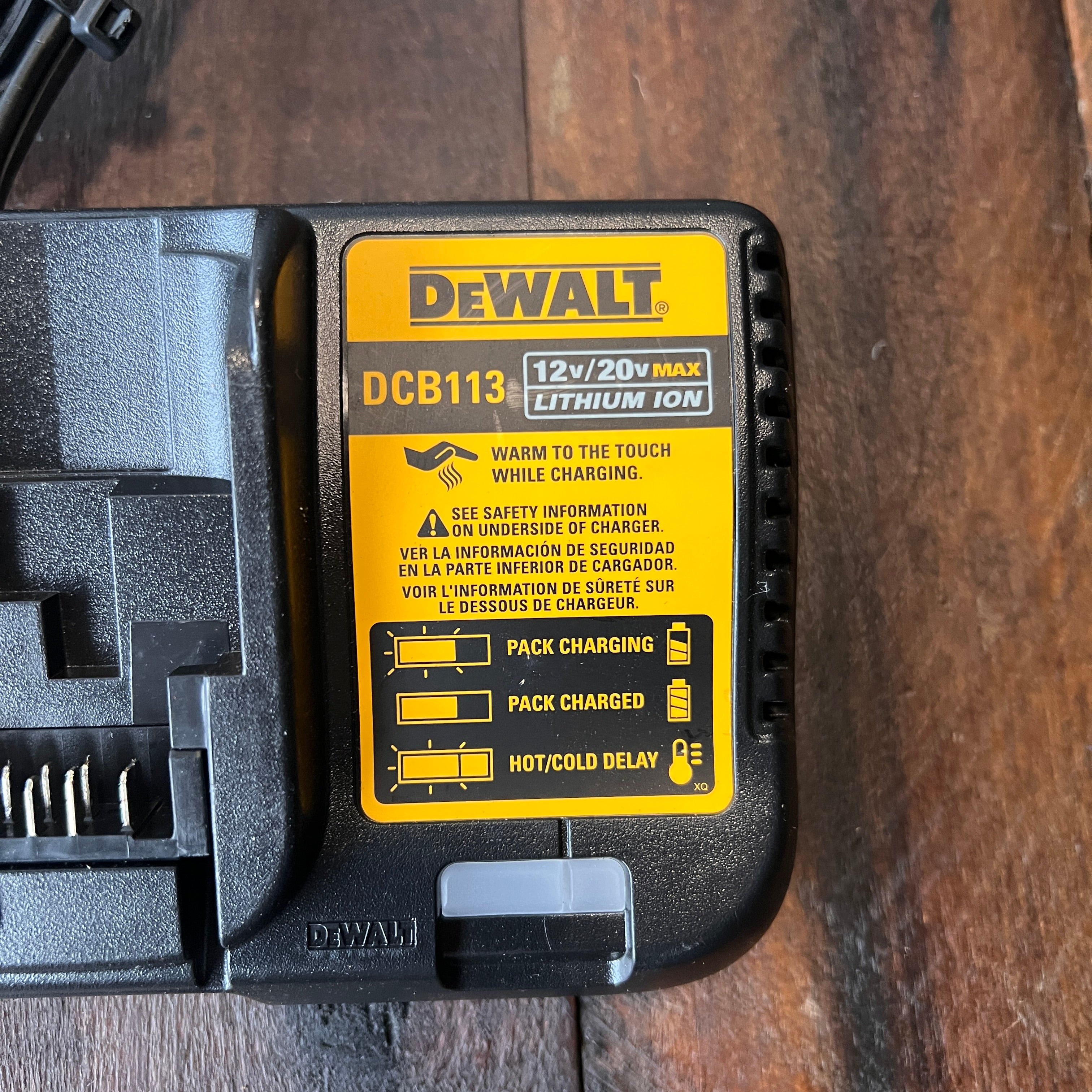 DeWalt DeWalt DCB240 20V MAX 4.0Ah Battery DCB113 Charger Combo Gear Up