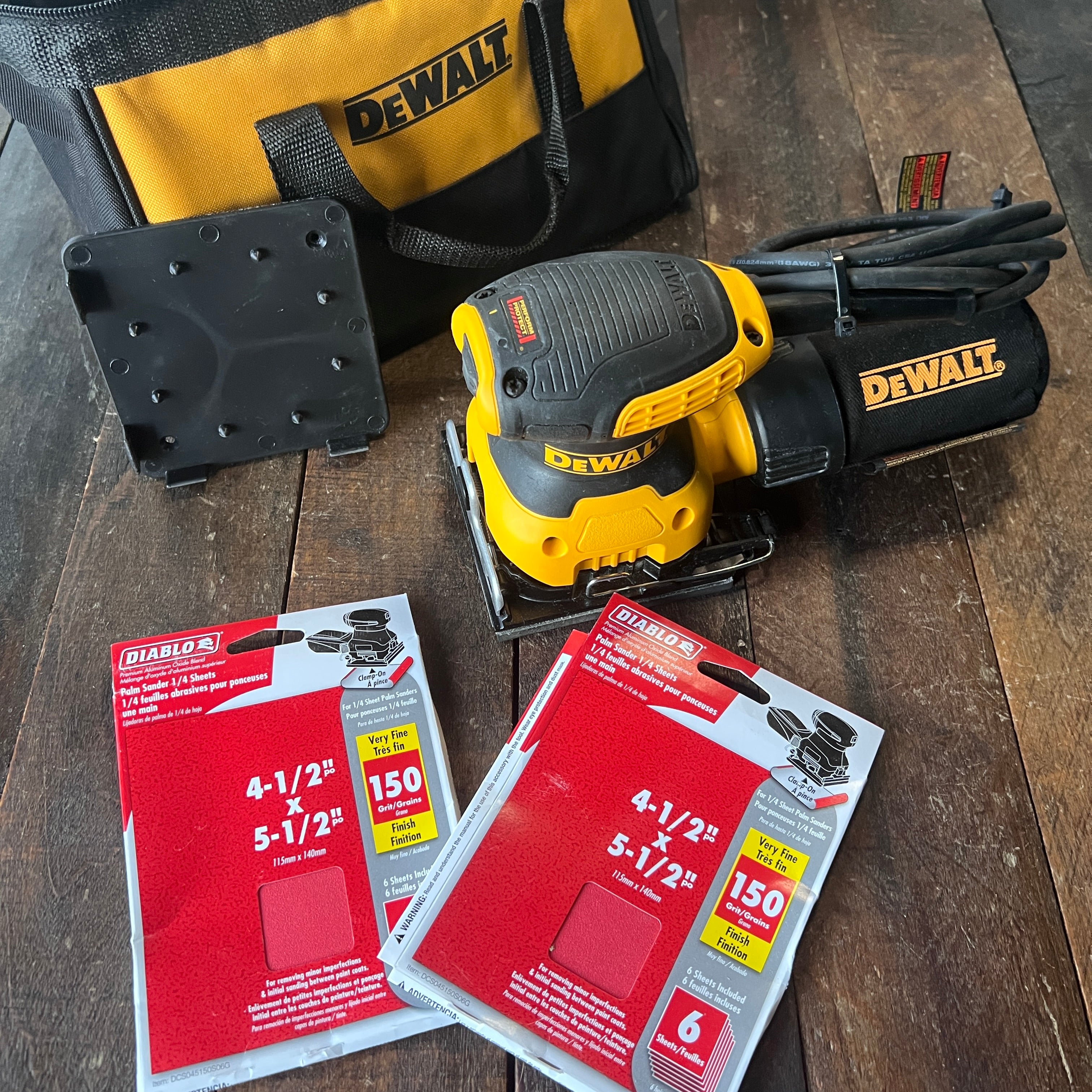 DeWalt DeWalt DWE6411 1/4 Sheet Palm Sander Kit with Bag and 10 Sanding Sheets Gear Up