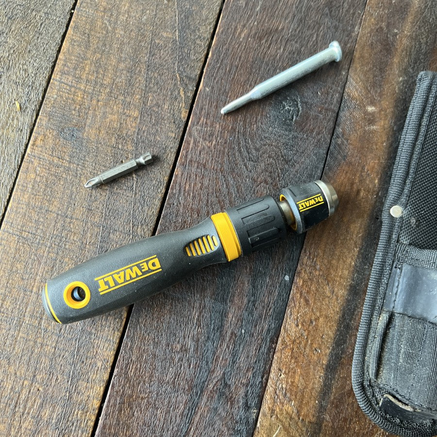 DeWalt DeWalt Ratcheting Screwdriver with Sheath Gear Up