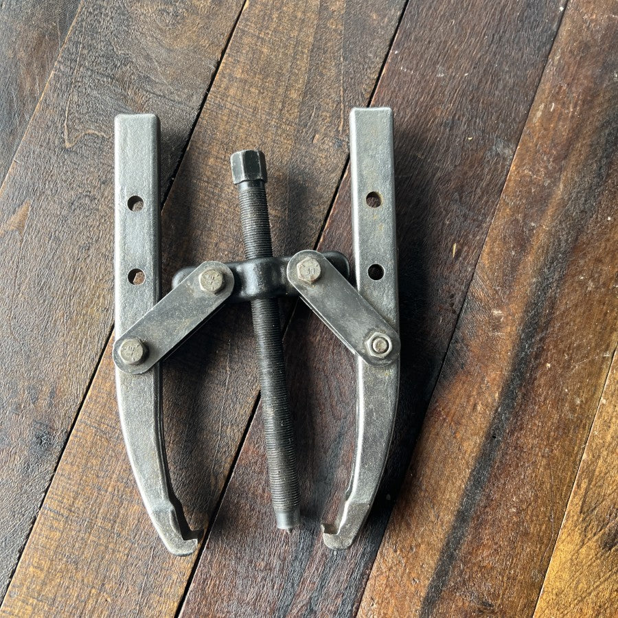 Owatonna Tool Owatonna Tool 1036 2 Jaw Gear Pulley Puller (USA) Gear Up