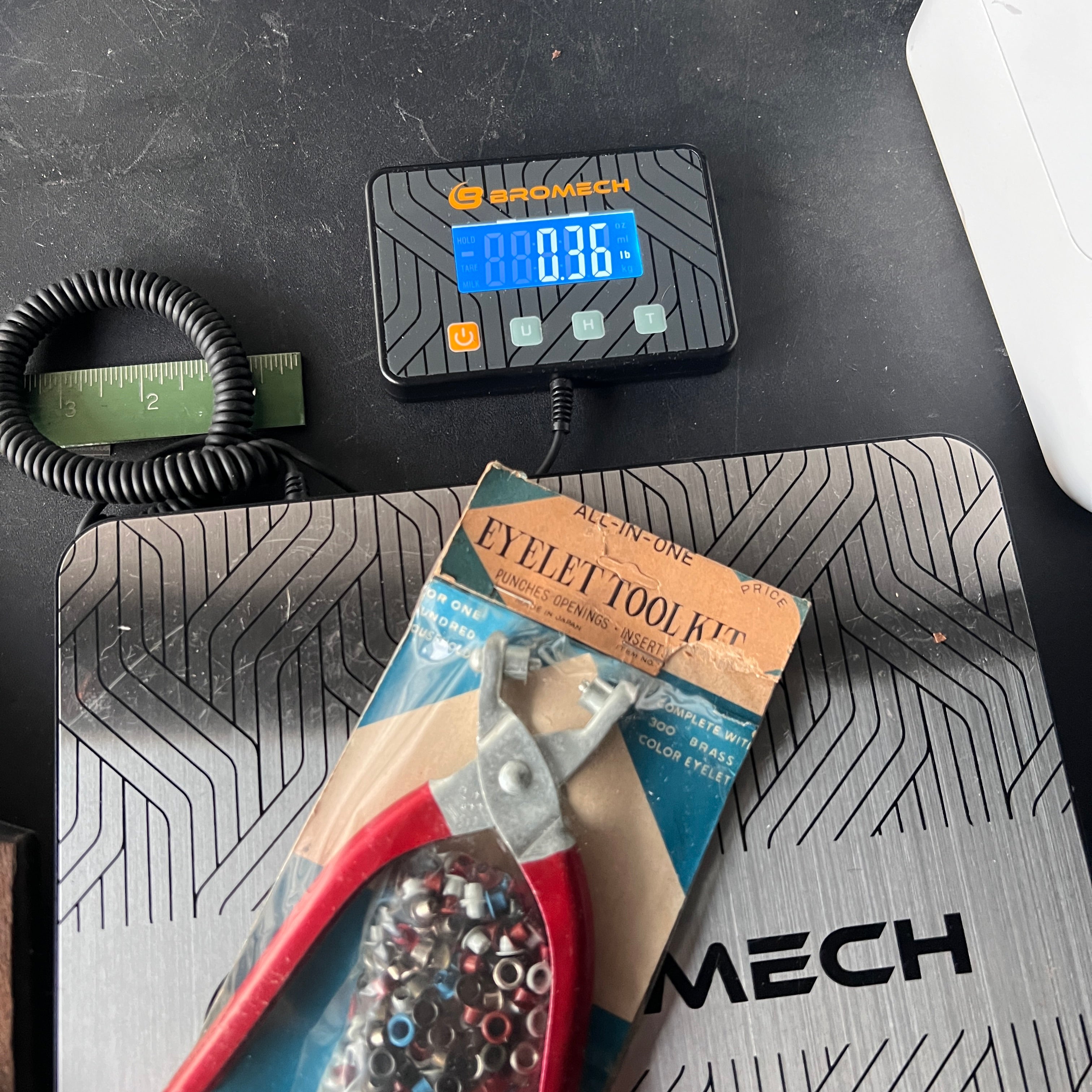 Unknown Vintage Eyelet Tool Kit Pliers with Eyelets Gear Up