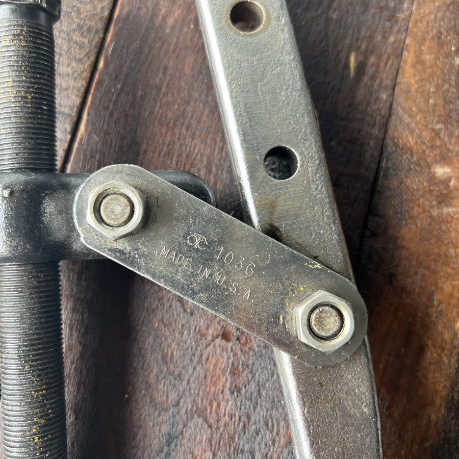 Owatonna Tool Owatonna Tool 1036 2 Jaw Gear Pulley Puller (USA) Gear Up