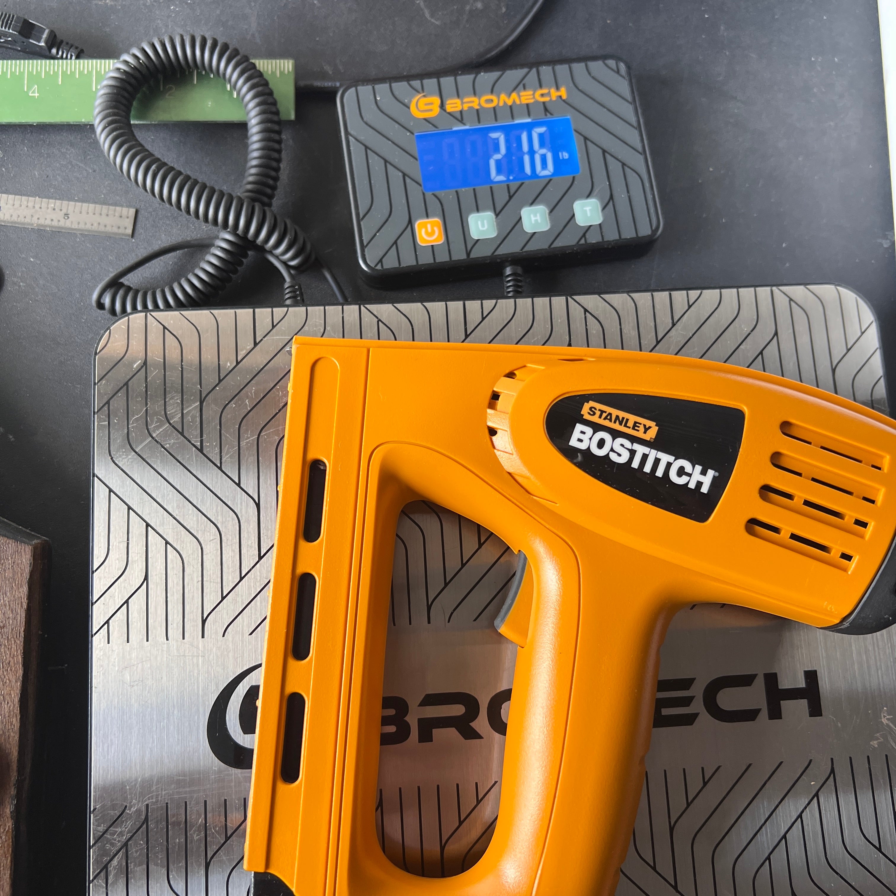 Stanley Bostitch Stanley Bostitch BTA700 Electric Staple & Brad Nail Gun Gear Up