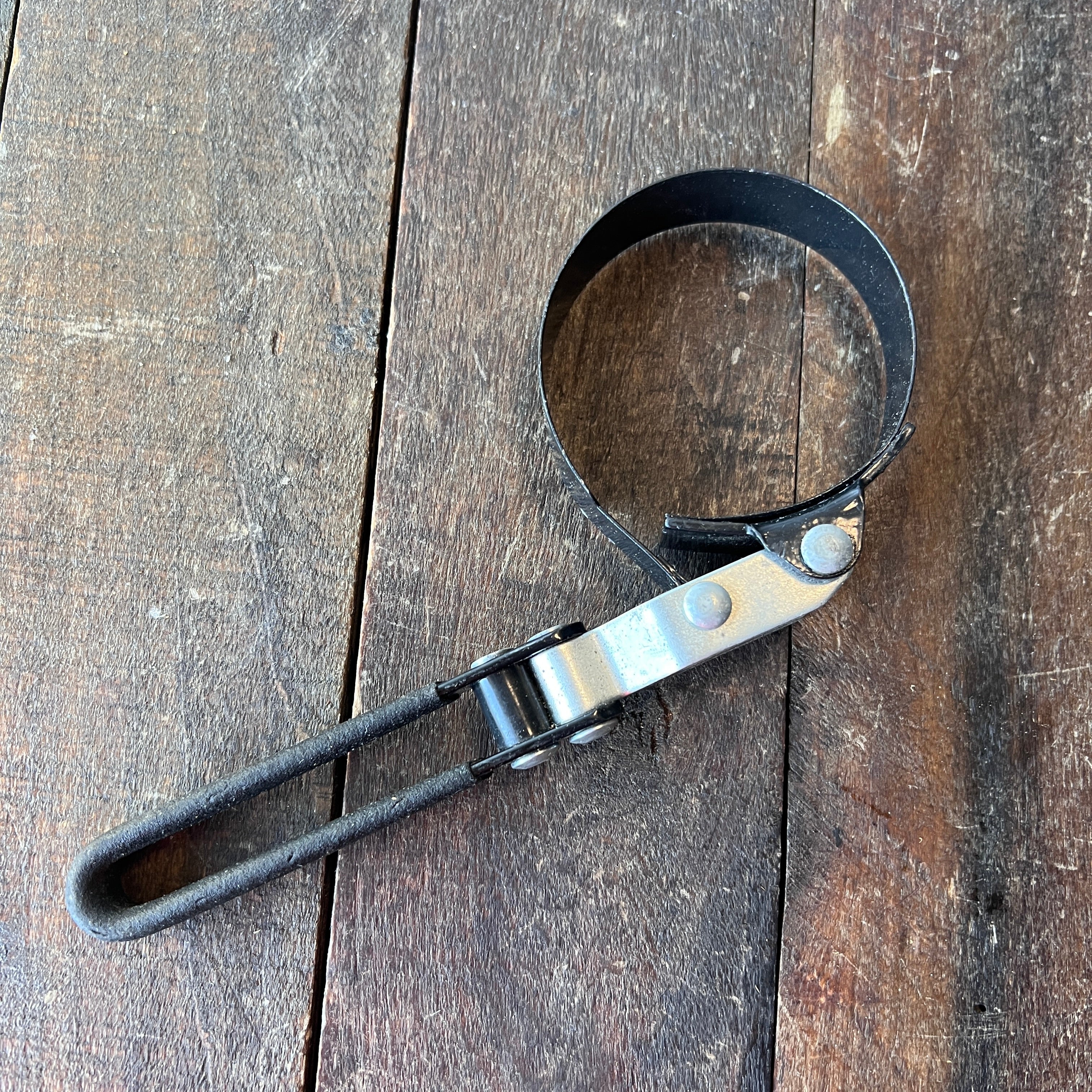 Unknown Band-Style Oil Filter Wrench Gear Up