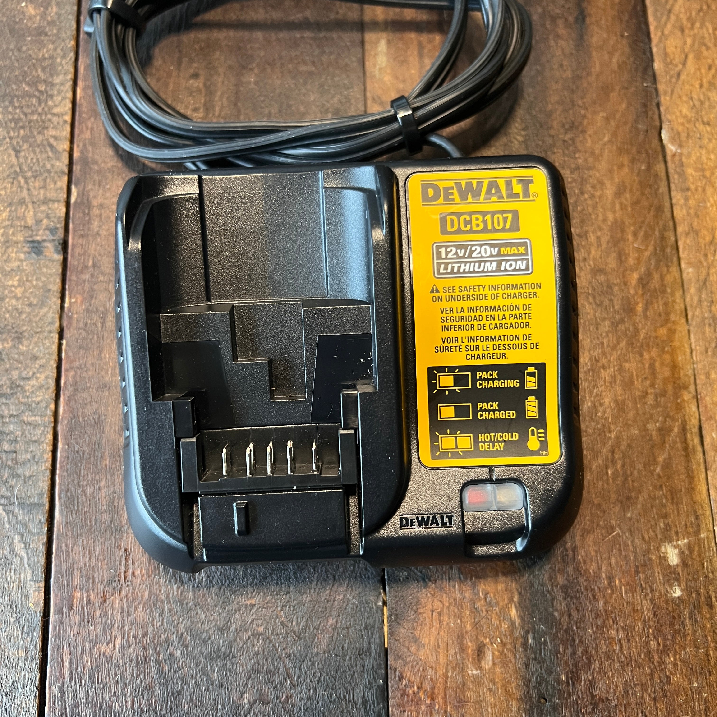 DeWalt DeWalt DCB107 12V 20V Max Lithium Ion Battery Charger Gear Up