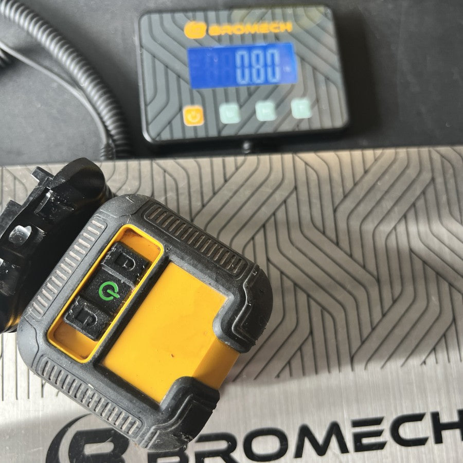 DeWalt DeWalt DW08802CG Green Cross Line Laser Level (Tool Only) Gear Up