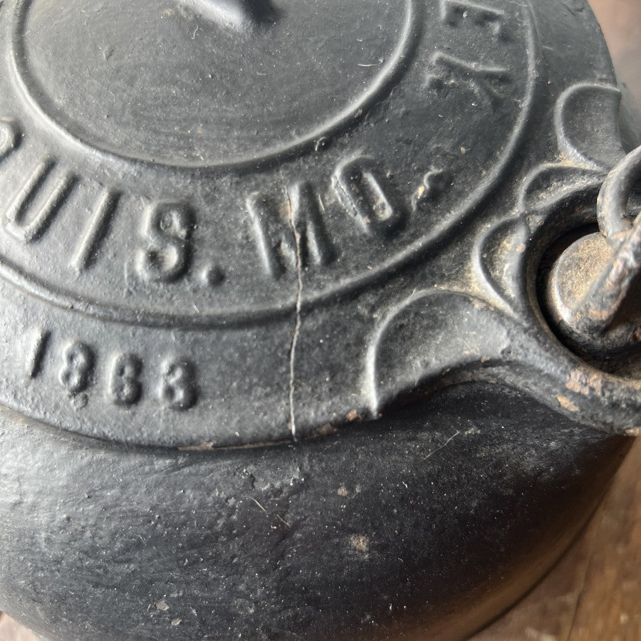 Other GF Filley Size 8 Gate Marked Flat Bottom Cast Iron Kettle Gear Up