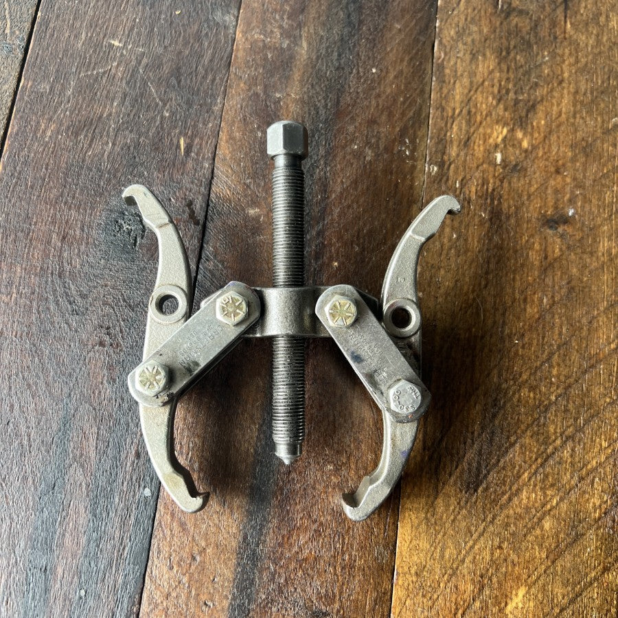 Craftsman Craftsman 946905 2 Jaw Gear Puller (USA) Gear Up
