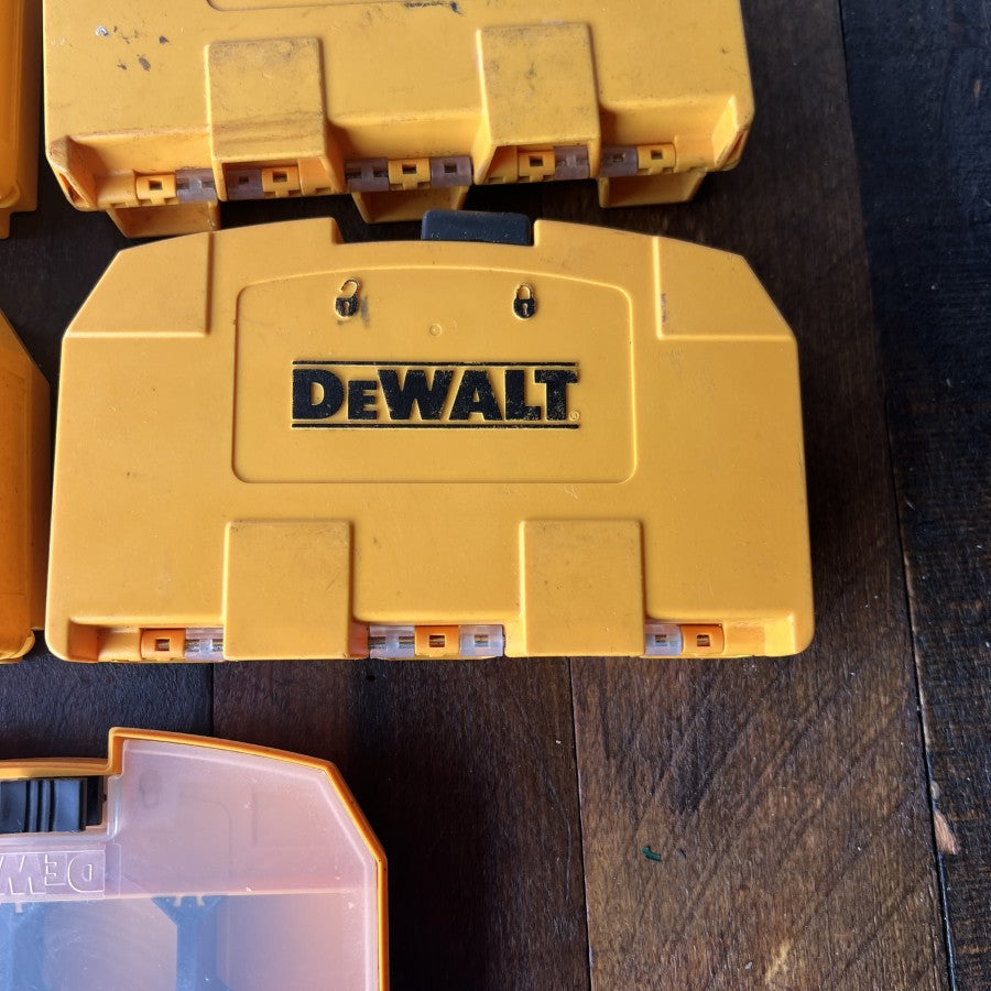 DeWalt DeWalt 5-Piece Stackable Small Parts Storage Organizer Gear Up