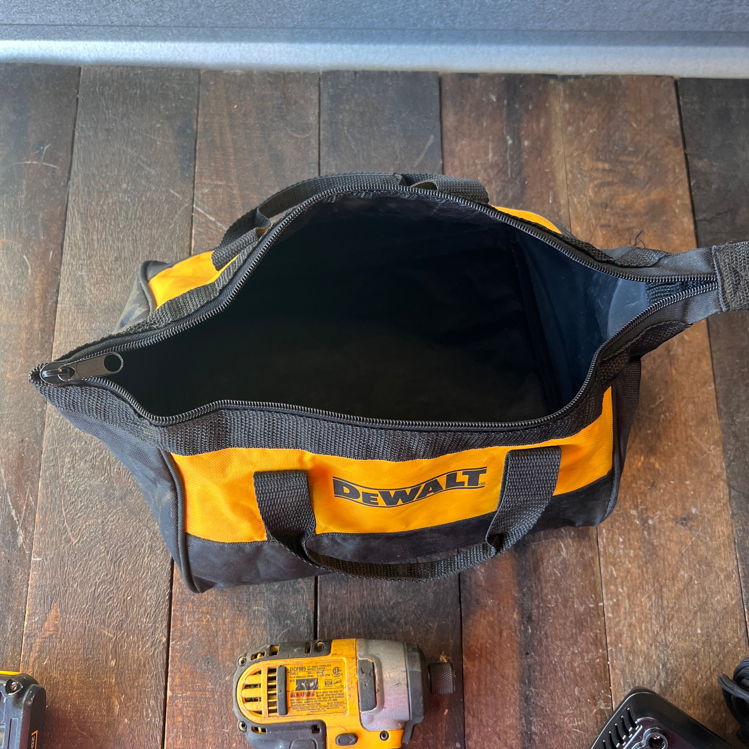 DeWalt DeWalt DCF885 20V MAX 1/4" Impact Driver Kit Gear Up