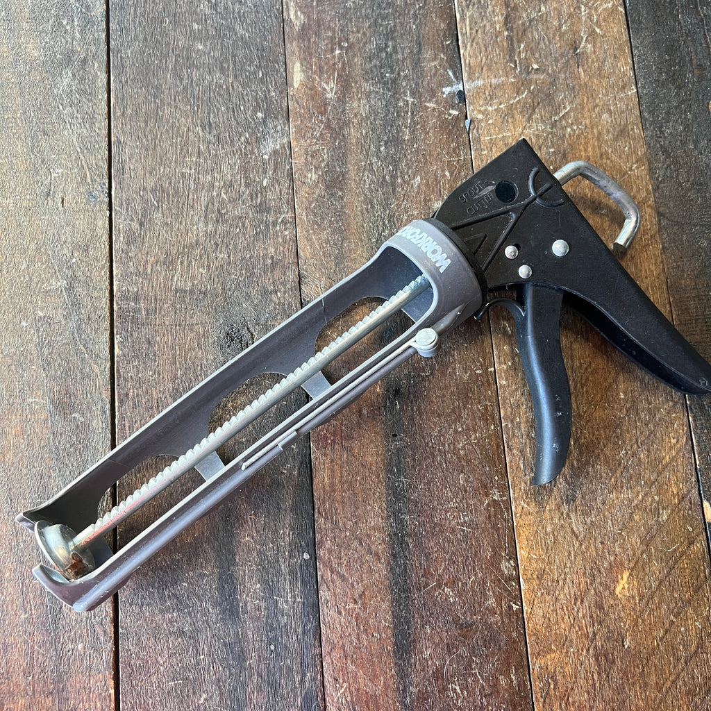 WORKFORCE Workforce 10 oz. Drip-Free Ratchet Caulking Gun Gear Up