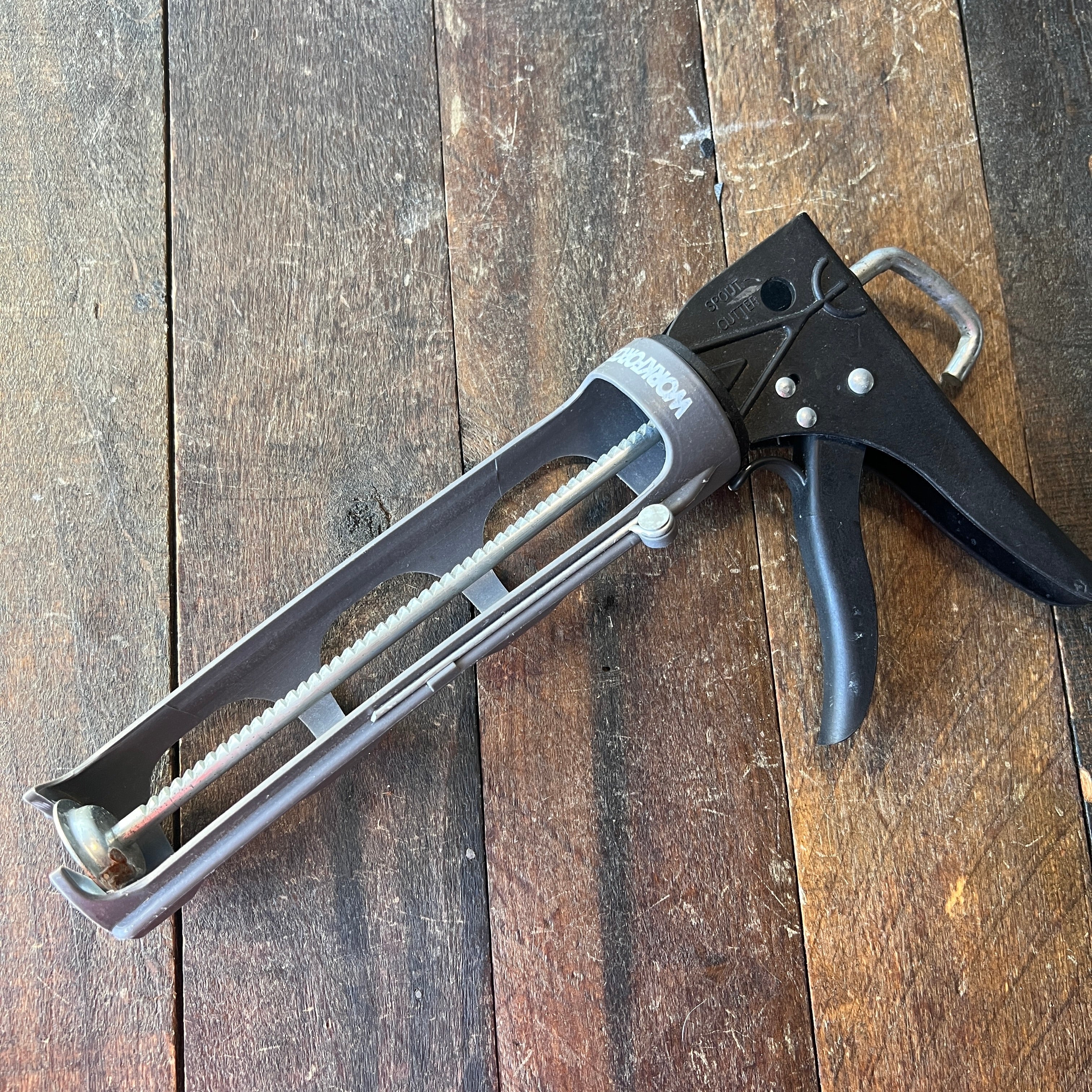 WORKFORCE Workforce 10 oz. Drip-Free Ratchet Caulking Gun Gear Up