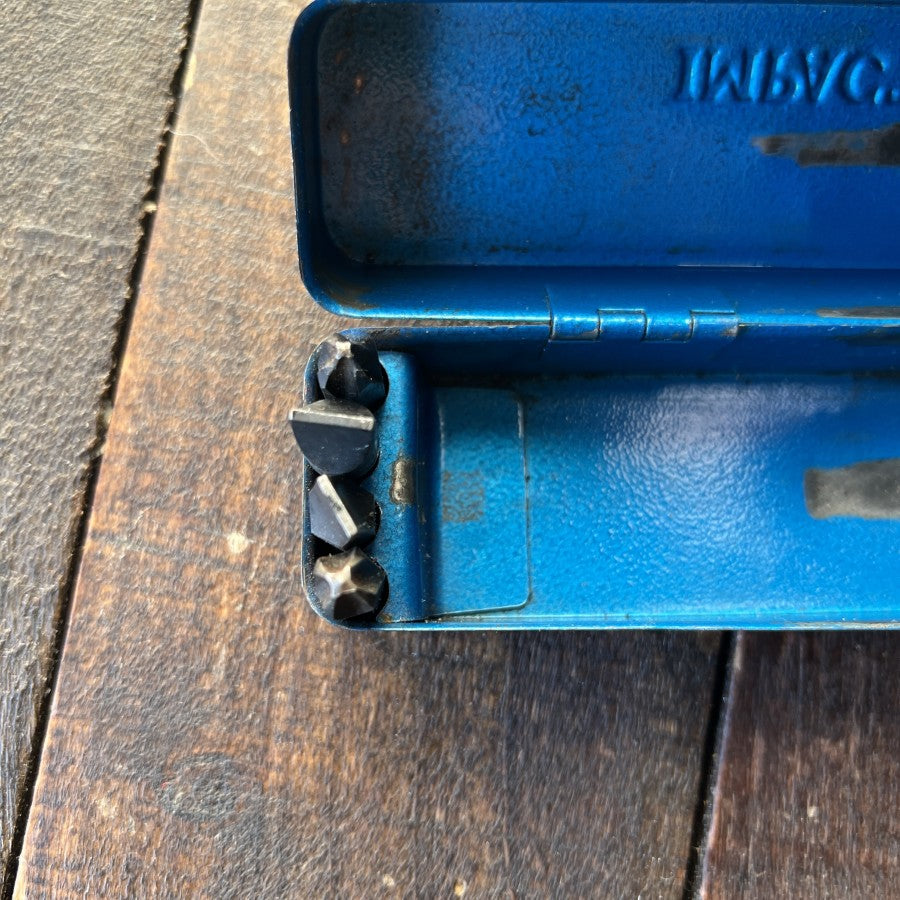 Unknown Manual Impact Driver Set with Bits Gear Up