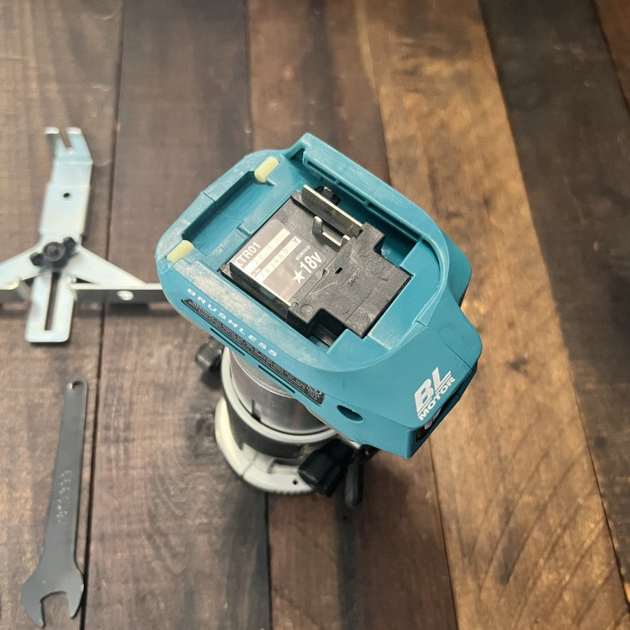 Makita XTR01Z 18V Brushless 1/4 Inch Compact Router (Tool Only)