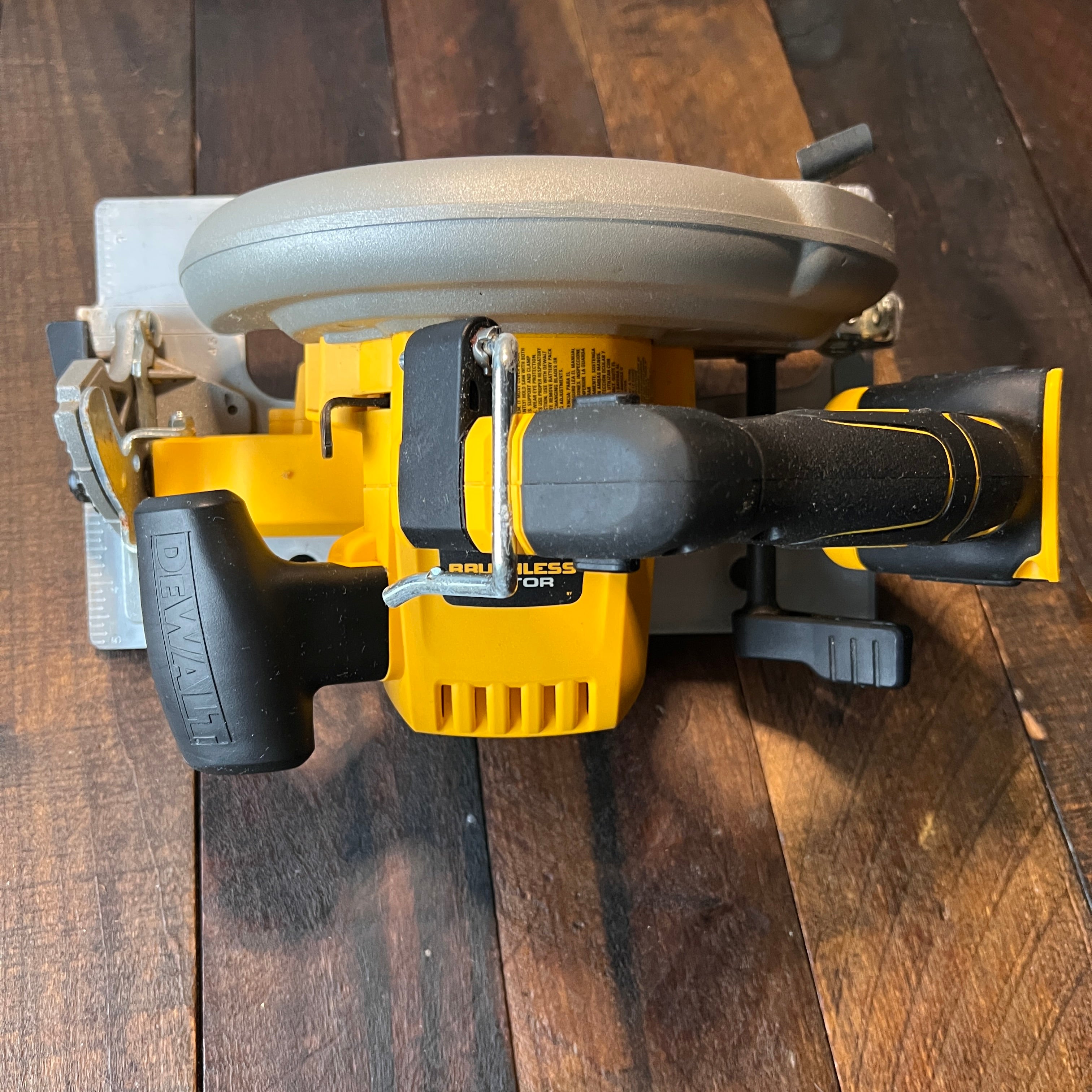 DeWalt DeWalt DCS570 7 1/4 Inch 20V MAX Cordless Circular Saw (Tool Only) Gear Up