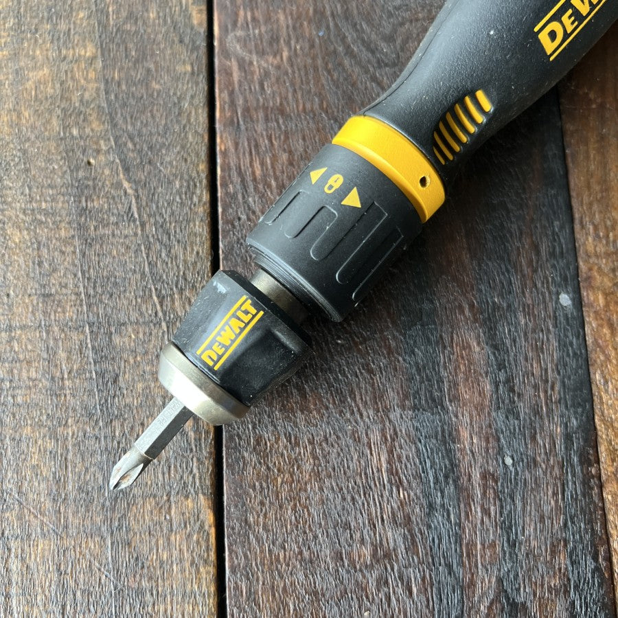 DeWalt DeWalt Ratcheting Screwdriver with Sheath Gear Up