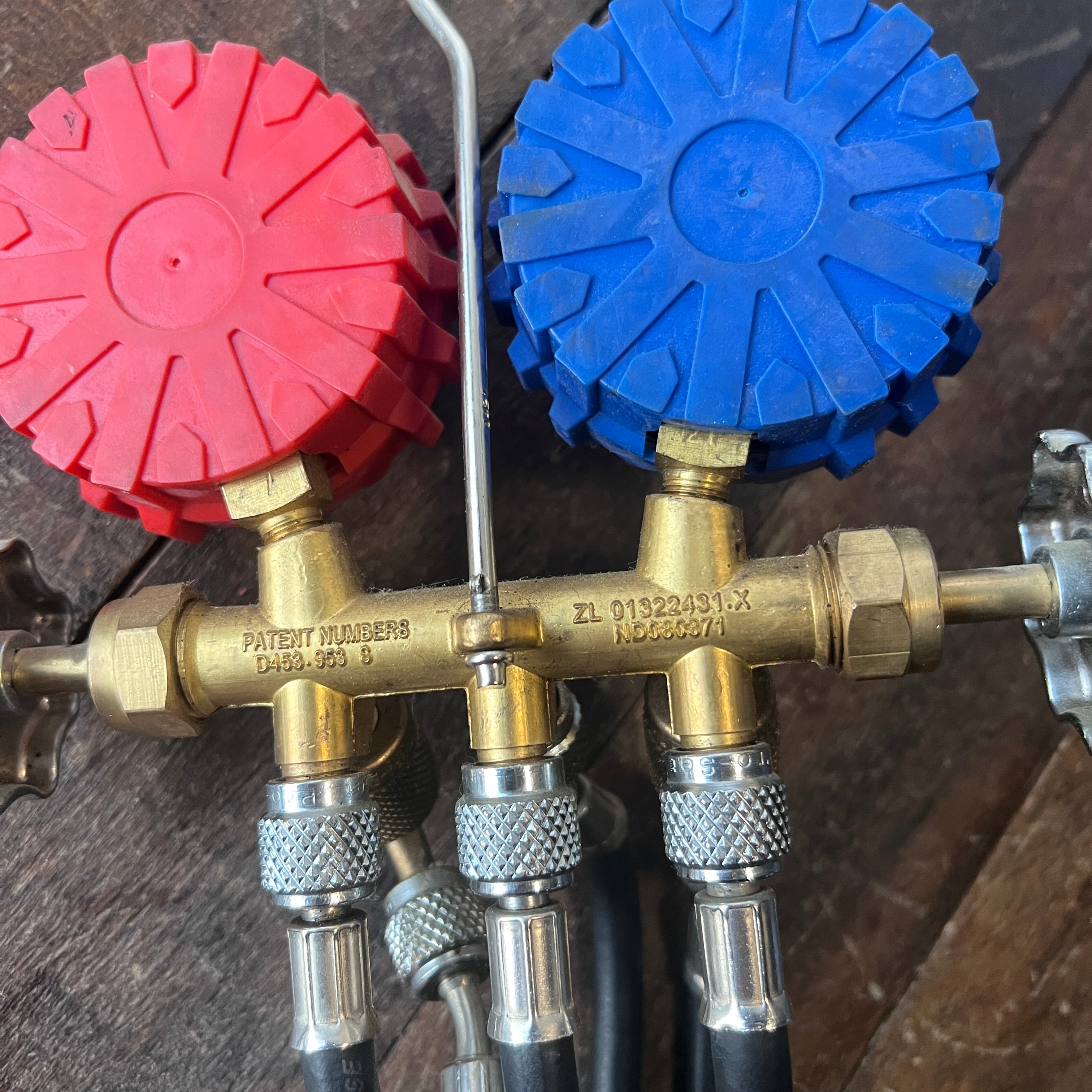 Uniweld Uniweld HVAC Manifold Gauge Set with Hoses with AC drain line cleaner Gear Up