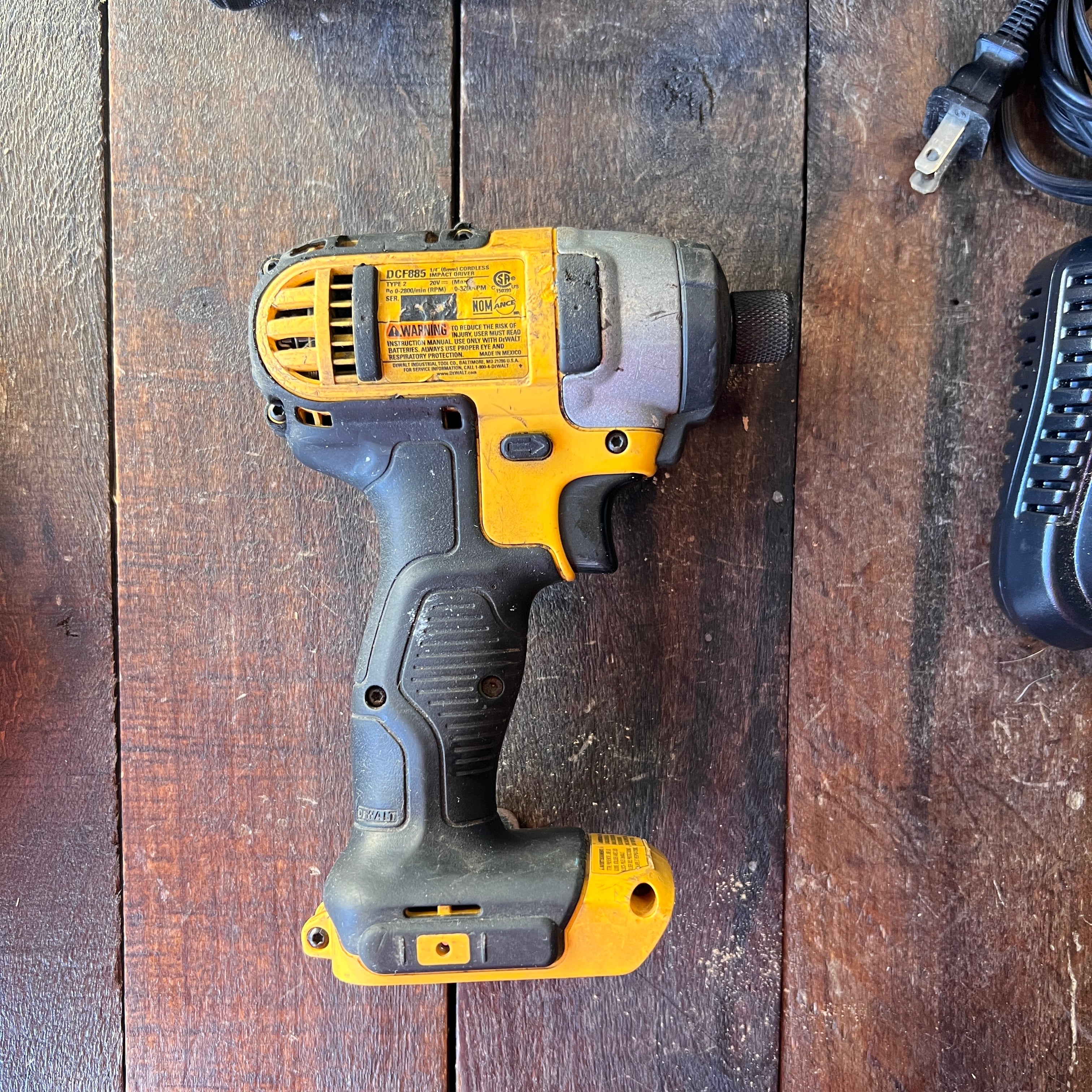 DeWalt DeWalt DCF885 20V MAX 1/4" Impact Driver Kit Gear Up