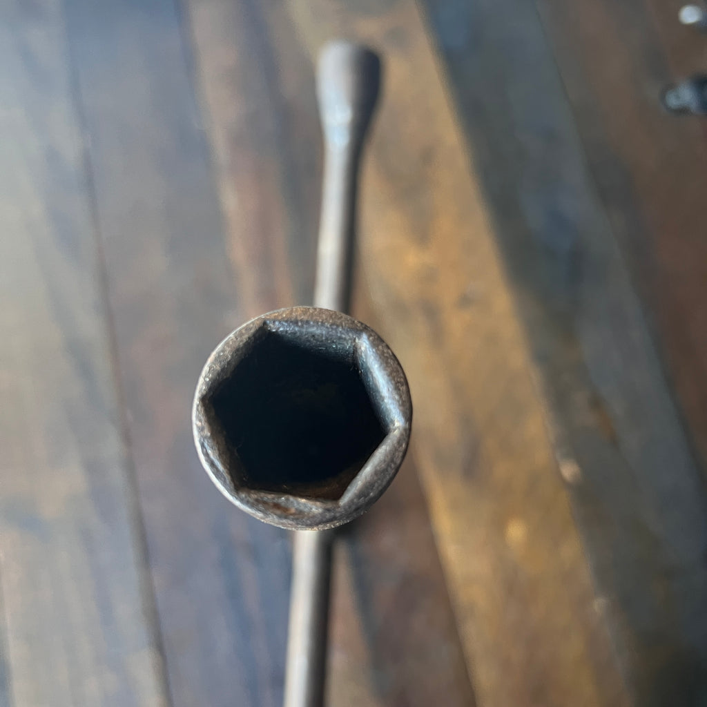 Unknown 4-Way Automotive Lug Wrench Tire Iron Gear Up