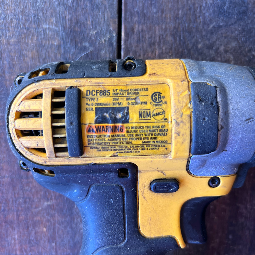 DeWalt DeWalt DCF885 20V MAX 1/4" Impact Driver Kit Gear Up