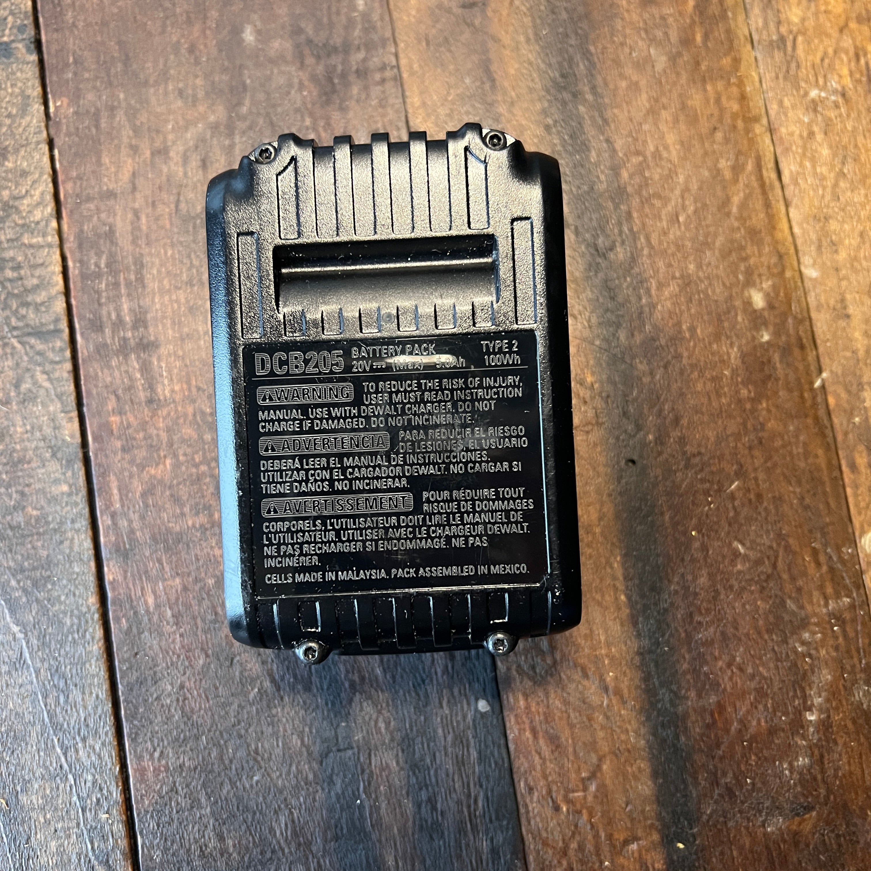 DeWalt DeWalt 20V MAX XR 5Ah Lithium Ion Battery DCB205 Gear Up