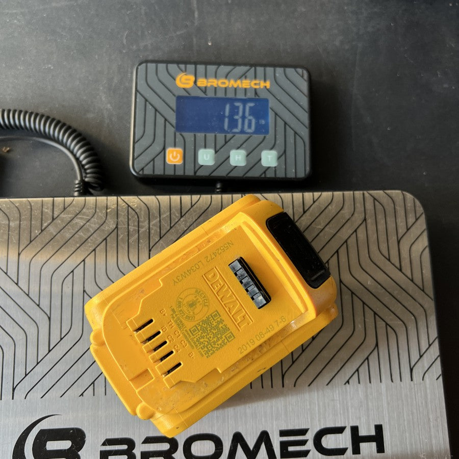 DeWalt DeWalt DCB205 20V MAX XR 5.0Ah Lithium Ion Battery Gear Up