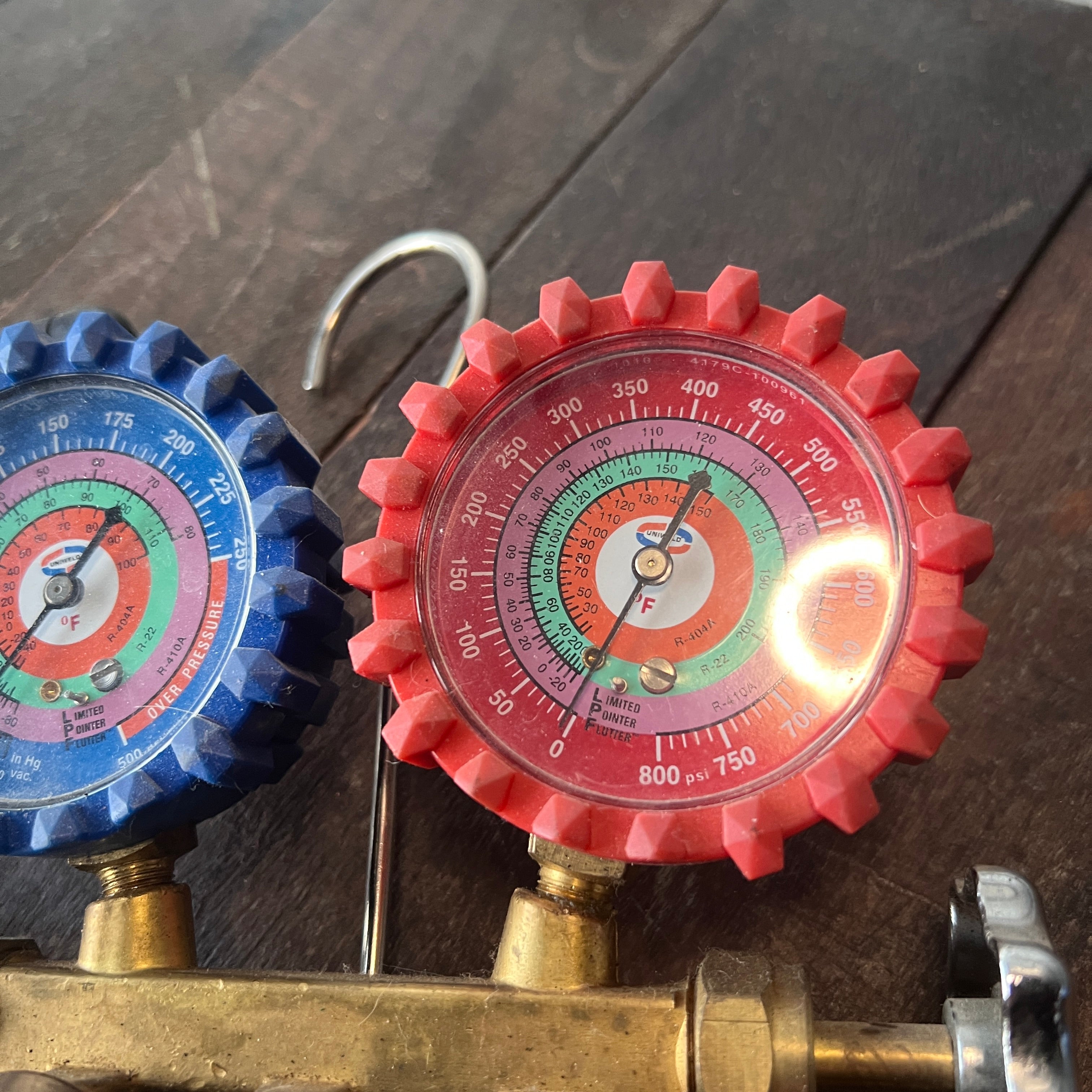 Uniweld Uniweld HVAC Manifold Gauge Set with Hoses with AC drain line cleaner Gear Up