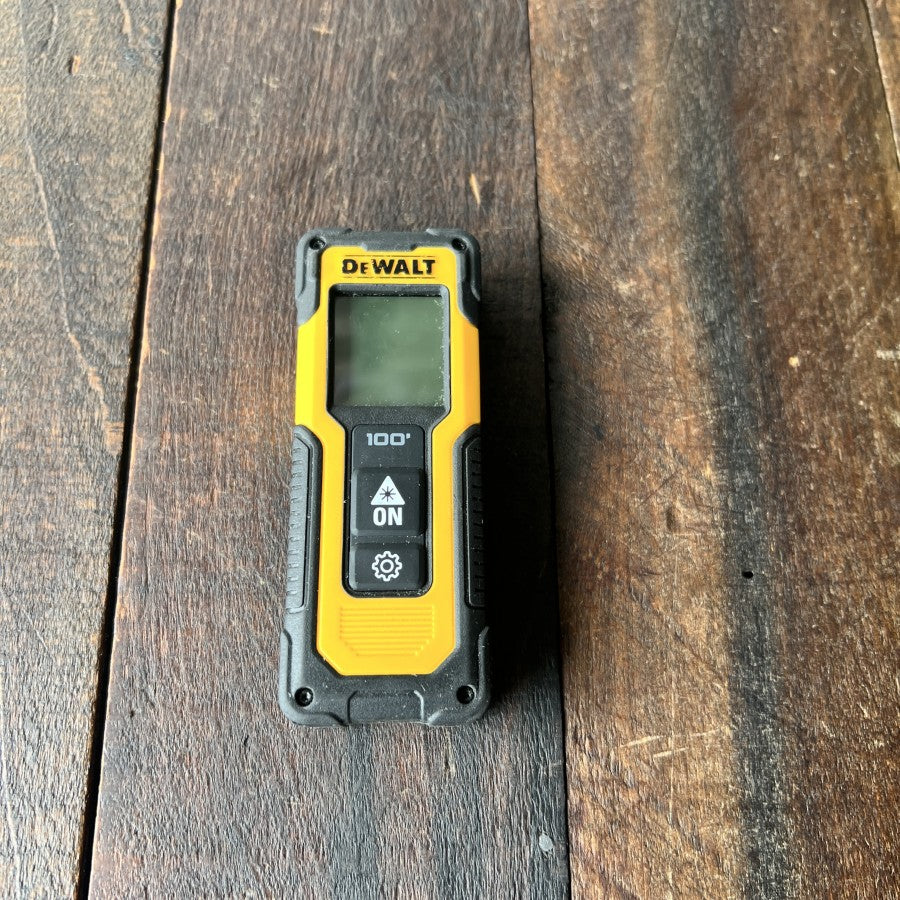 DeWalt DeWalt DWHT77100 100-Foot Laser Distance Measurer Gear Up