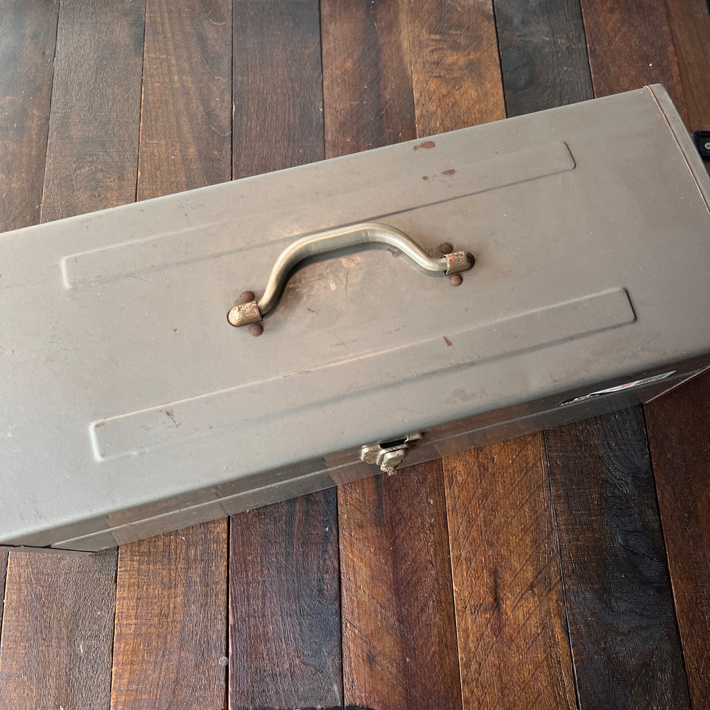 Vermont American Vermont American 22 Inch Metal Tool Box #22 Gear Up