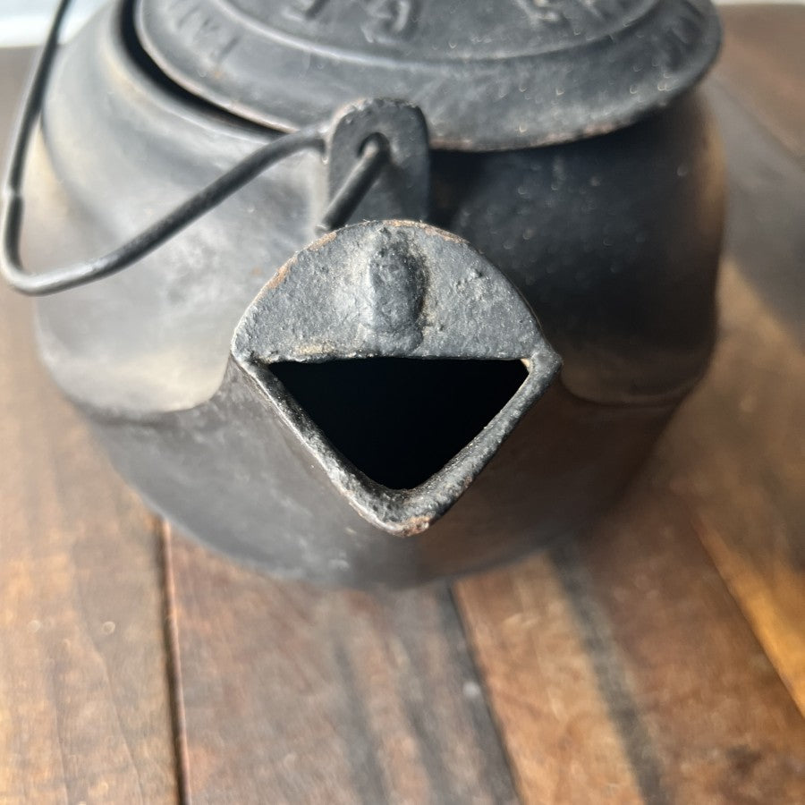 Other GF Filley Size 8 Gate Marked Flat Bottom Cast Iron Kettle Gear Up
