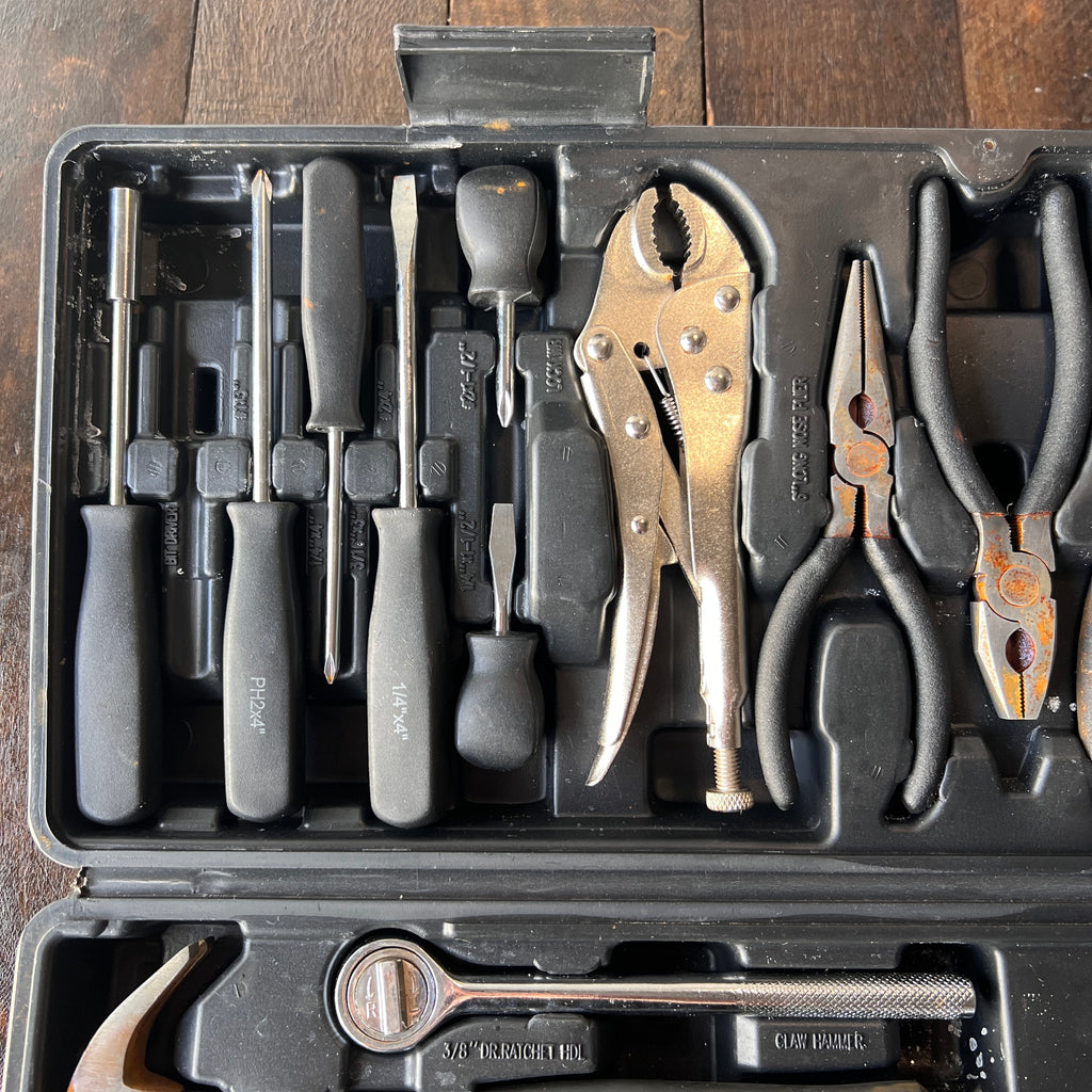 Grizzly Bear Grizzly Bear Partial Hand Tool Kit with Case Gear Up