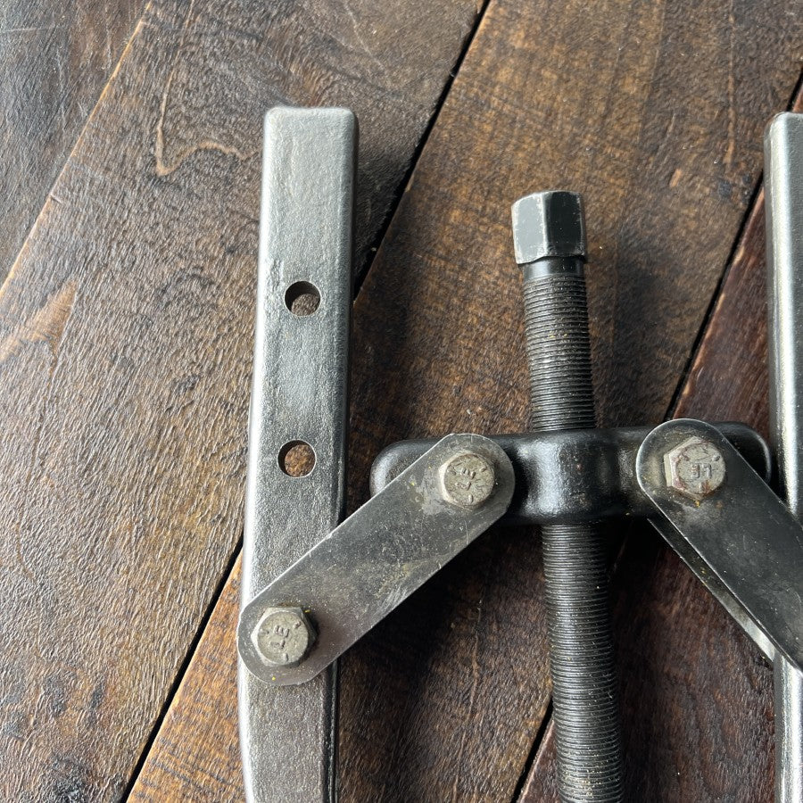 Owatonna Tool Owatonna Tool 1036 2 Jaw Gear Pulley Puller (USA) Gear Up