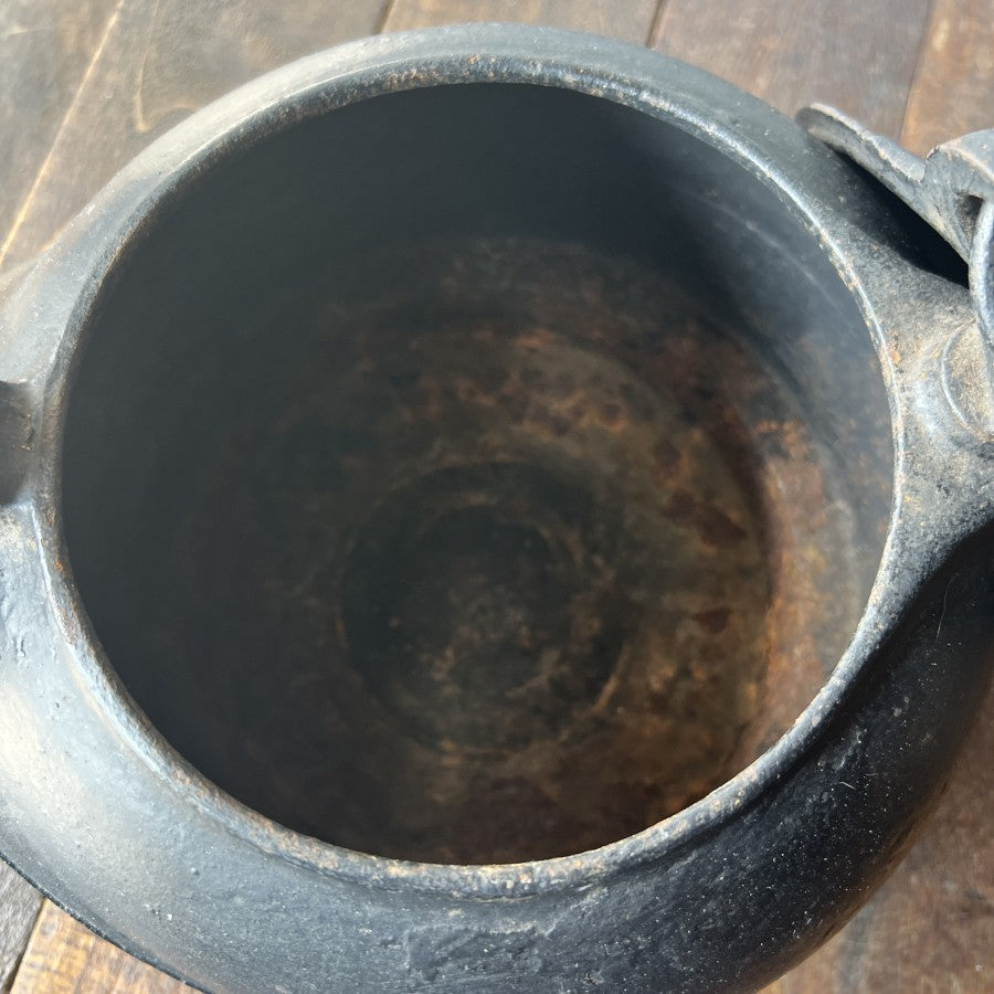 Other GF Filley Size 8 Gate Marked Flat Bottom Cast Iron Kettle Gear Up