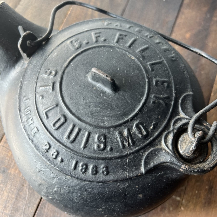 Other GF Filley Size 8 Gate Marked Flat Bottom Cast Iron Kettle Gear Up